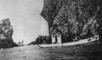 Brottsjø på fiske ved Bjørnøya